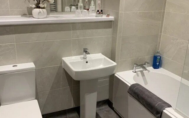Stunning two bed City Center Apartment