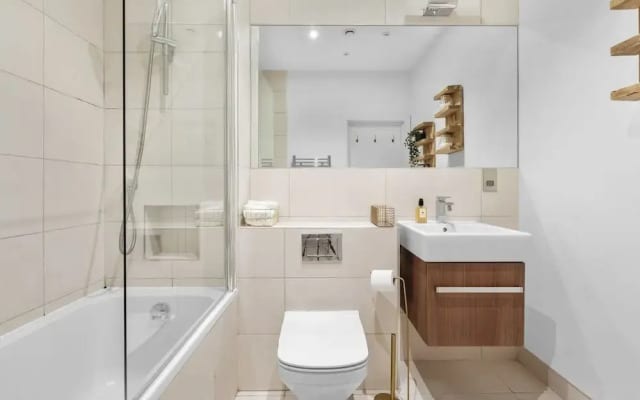 London Road Apartment in Isleworth