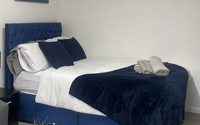 Hayy Vibrant Studios Queensgate
