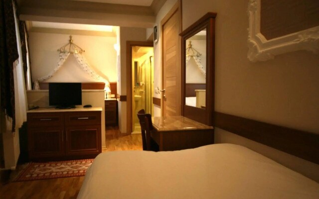 Grand Peninsula Hotel