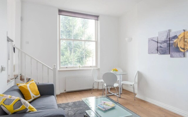 Bright 2BR Flat With Terrace Near Earls Court st