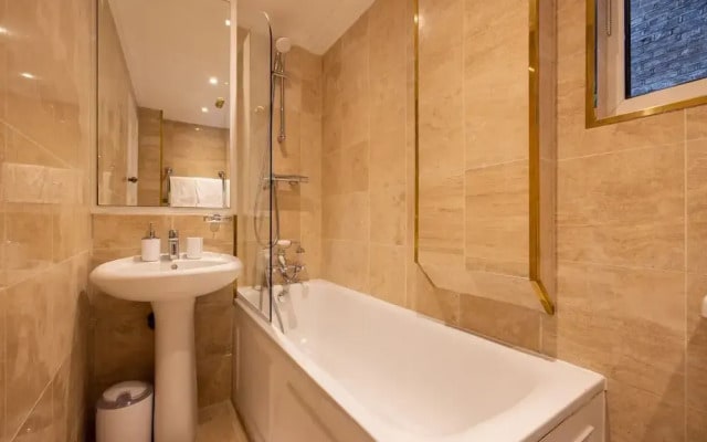 Luxury 2-bed Apartment in Knightsbridge