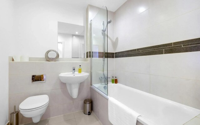 Heathrow Living Holywell Springs Serviced House