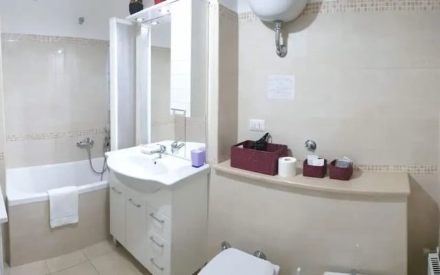 Inviting 2-bed Apartment in Roma Close Colosseum