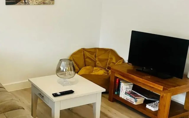 2 Bed Flat - Sleeps 4 - Pets - Garden - Parking