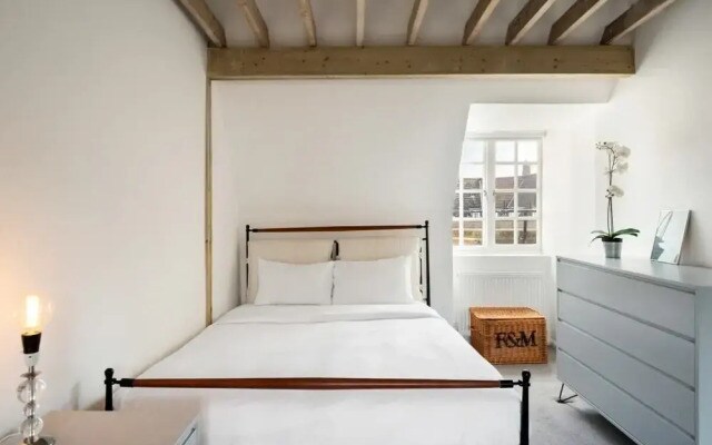 Beautiful 2 Bed Maisonette 13 Mins to Shoreditch