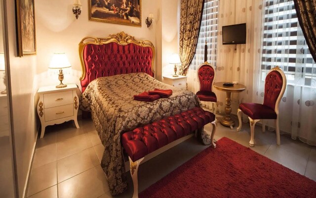 Lamaria Residence