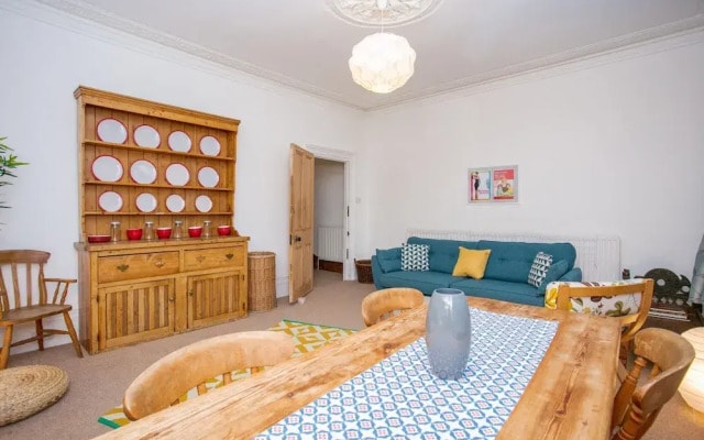 3 Bedroom Flat In Highbury