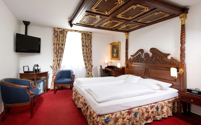 King's Hotel Center