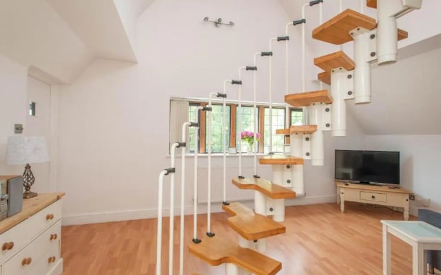 83 Downs Hill