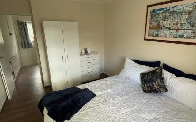 3 Bedrooms - 6 Guests - Parking - Fireplace - Bbq