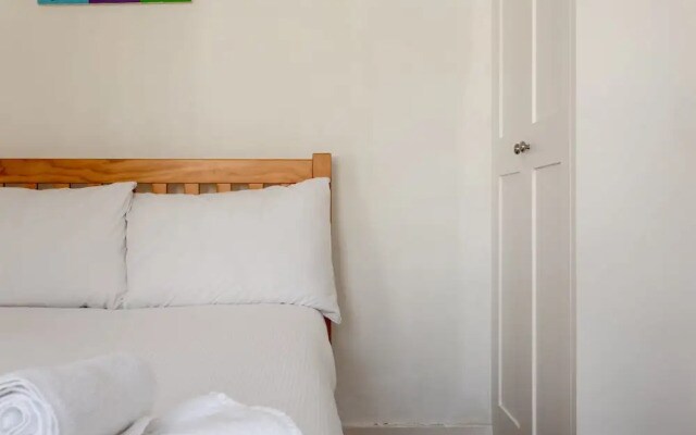 2 Bedroom House With Garden in Tooting