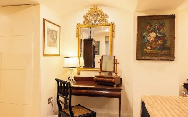 Large 4-bed 8-guests W/patio 1841 House Paddington