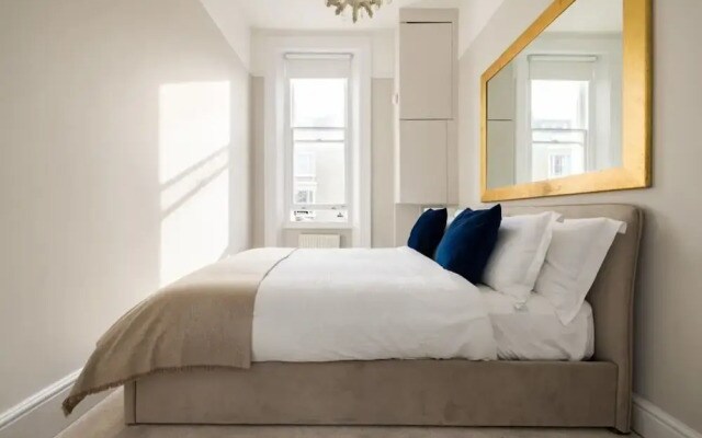 Chic Sunlit Earls Court Flat