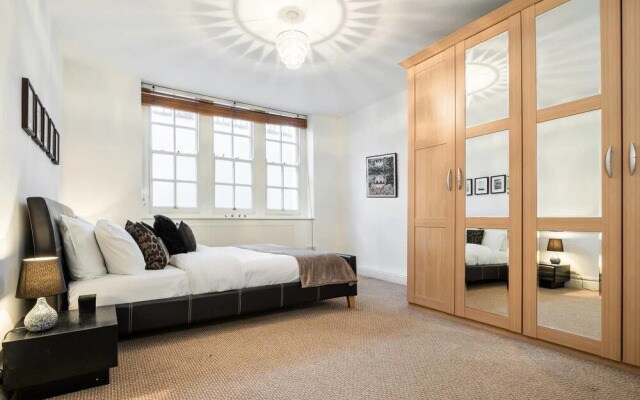 Spacious 2BR Home in Islington - up to 6 Guests!