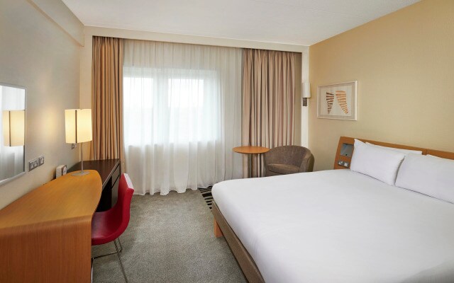 Novotel London West