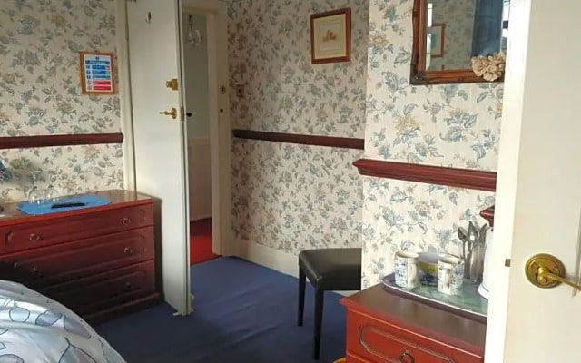 Hollingworth Lake Guest House