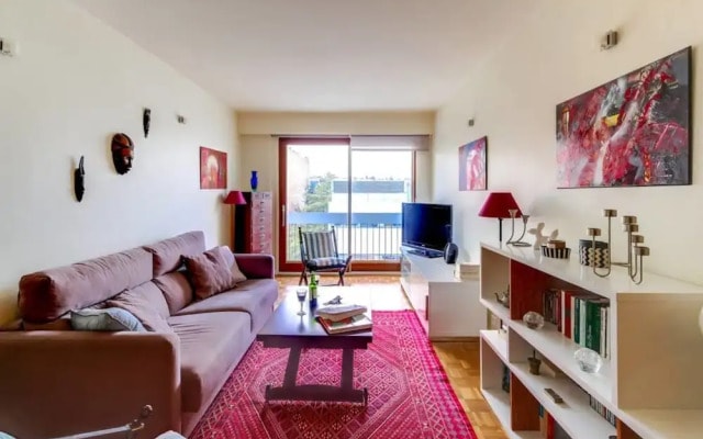 Spacious Apartment Near Exhibition Park