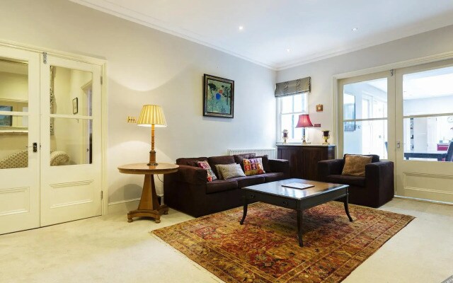Veeve - Four Bedroom Apt. In Kensington