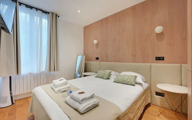 Private Terrace Apartment -1bdr/ 6p-sacra-ca\"ur