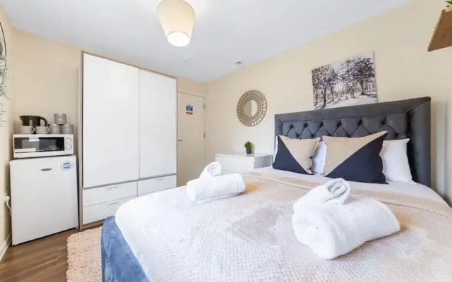 Stunning Double Bed Room In Isleworth TW7