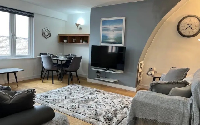 1 Bed Flat - Sleeps 4 - Parking - Wifi