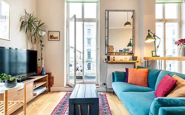 Beautiful Two Bedroom Abode Near Victoria