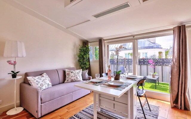 B 368 - TERASSE PERLE RARE - Quartier Latin