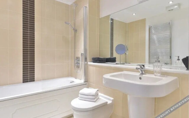 Tower Bridge City Apartments