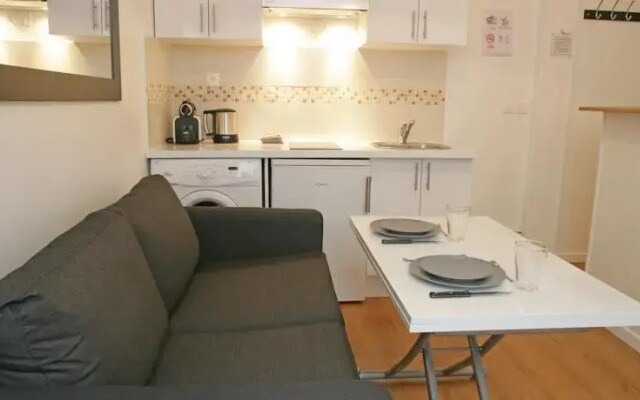 ApartEiffel