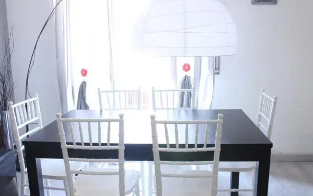 Apartment LED - Enzos Place