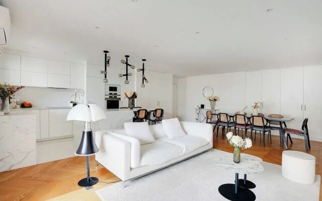 Modern, Spacious Apartment Just Outside Paris