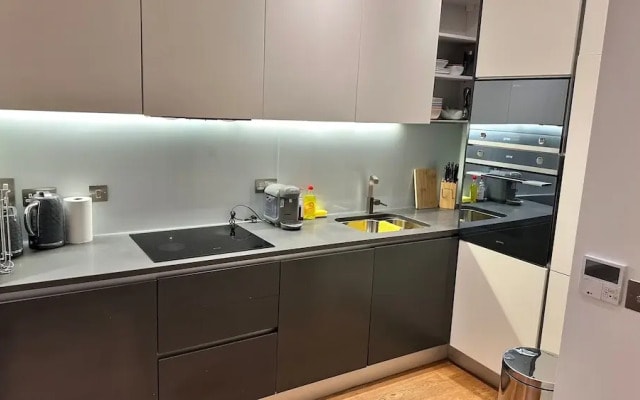 Apartment-sleeps3-hottub-patio