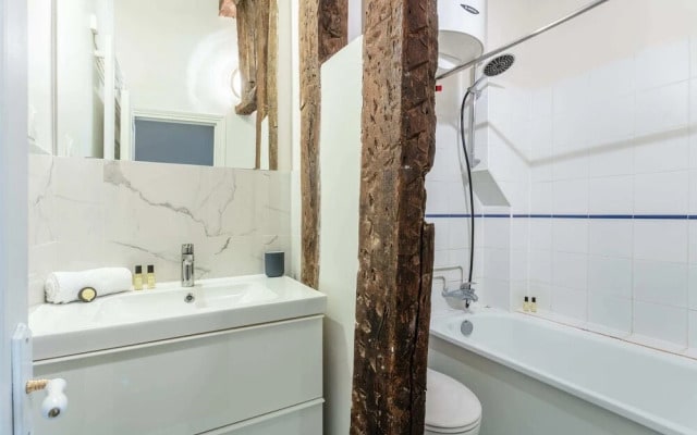 Bright 1-bedroom Flat, 2min From Saint-paul Metro