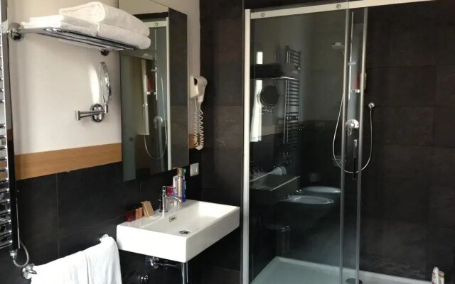 Rhome Terminal Guest House