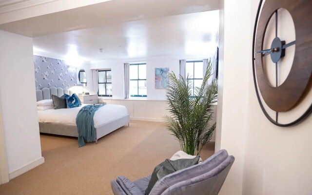 Huge 4BR Home near Liverpool St Station