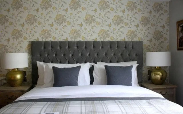 The Hayden Pub & Rooms