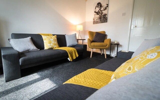 Ideal Home next to Queens Park, Manchester