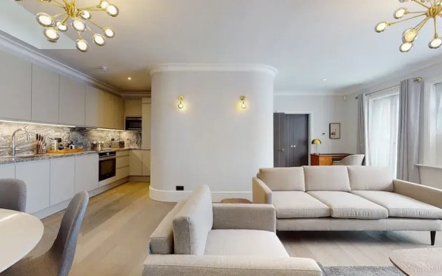 Amazing Newly Refurbished Mews House