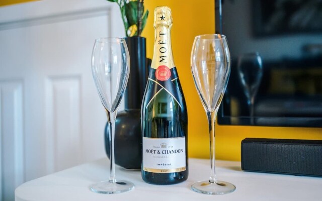 Ideal for Business Long-term Guests Free Parking