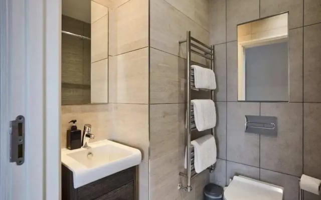 The Harlesden Classic - Lovely 2BDR Flat with Balcony