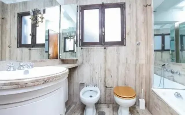 Pantheon Square Family Apartment