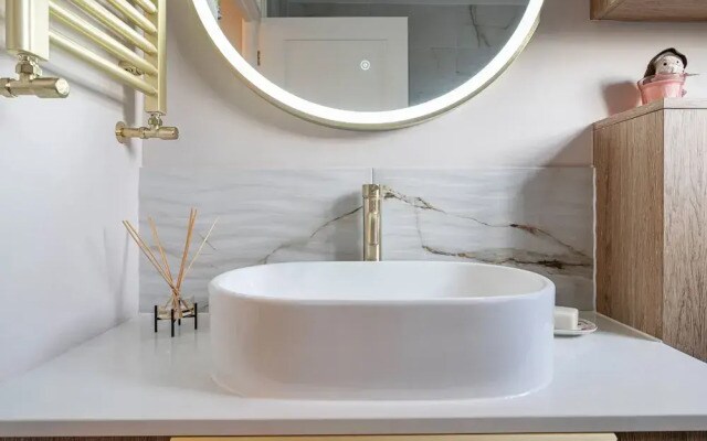 Charming Chiswick Flat by Underthedoormat, London