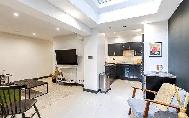 Stylish Shepherd's Bush Flat With Patio
