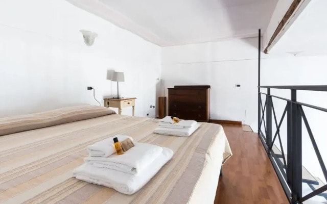 Sunny Apartment Navona Sq