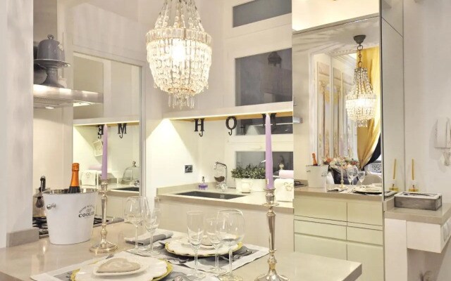 Luxury Navona Apartments by Flatinrome