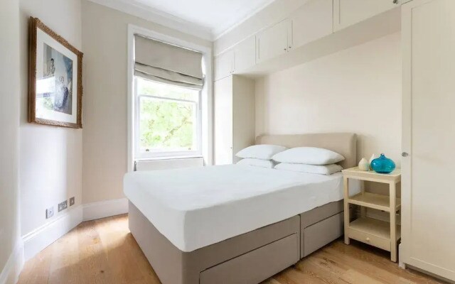 Egerton Gardens IX by Onefinestay