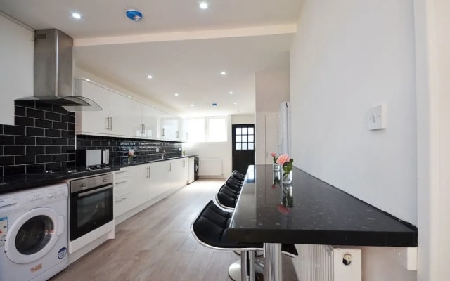 Victoria Apartment