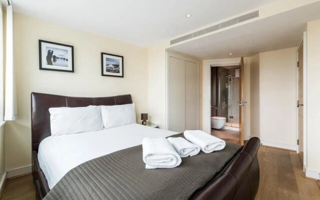 Luxury Modern 2BD Flat in Centre