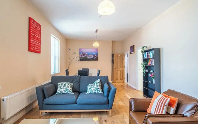 Stylish & Spacious Apartment With Private Balcony
